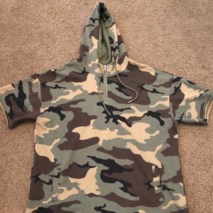 Short sleeve camouflage hoodie